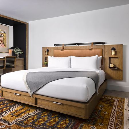 ยอร์ส ทรูลี ดีซี Hotel วอชิงตัน ภายนอก รูปภาพ A bedroom at the Hotel June