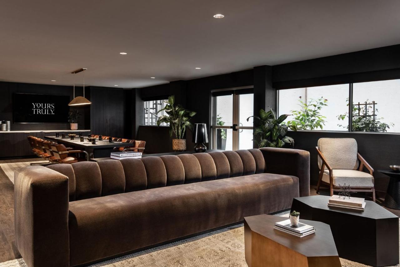ยอร์ส ทรูลี ดีซี Hotel วอชิงตัน ภายนอก รูปภาพ The lounge at the airport