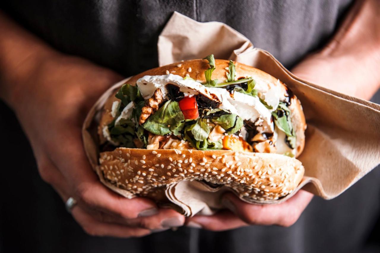 ยอร์ส ทรูลี ดีซี Hotel วอชิงตัน ภายนอก รูปภาพ A falafel sandwich