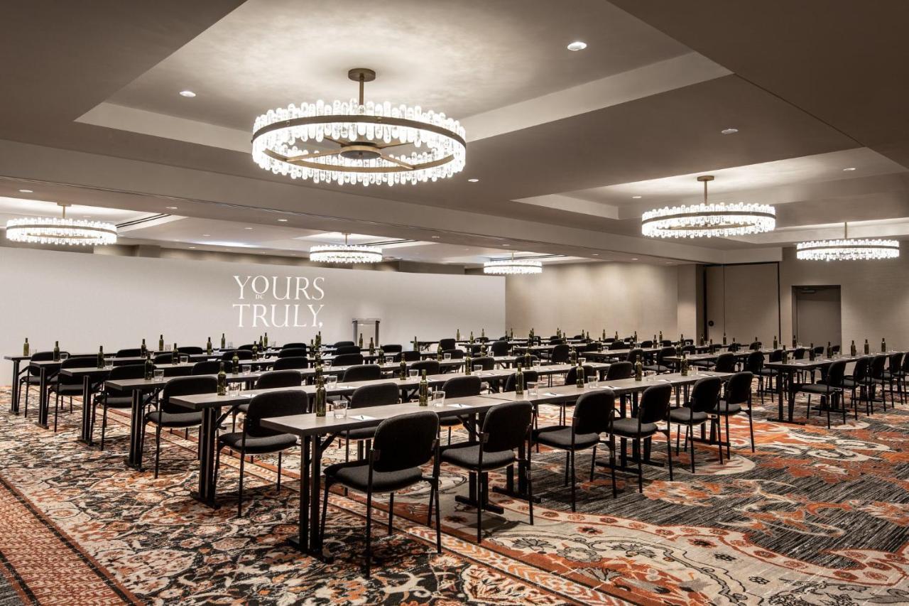 ยอร์ส ทรูลี ดีซี Hotel วอชิงตัน ภายนอก รูปภาพ The ballroom at the hotel