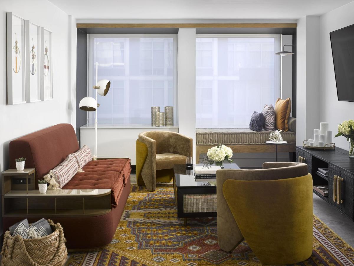 ยอร์ส ทรูลี ดีซี Hotel วอชิงตัน ภายนอก รูปภาพ A living room at The Standard East Village