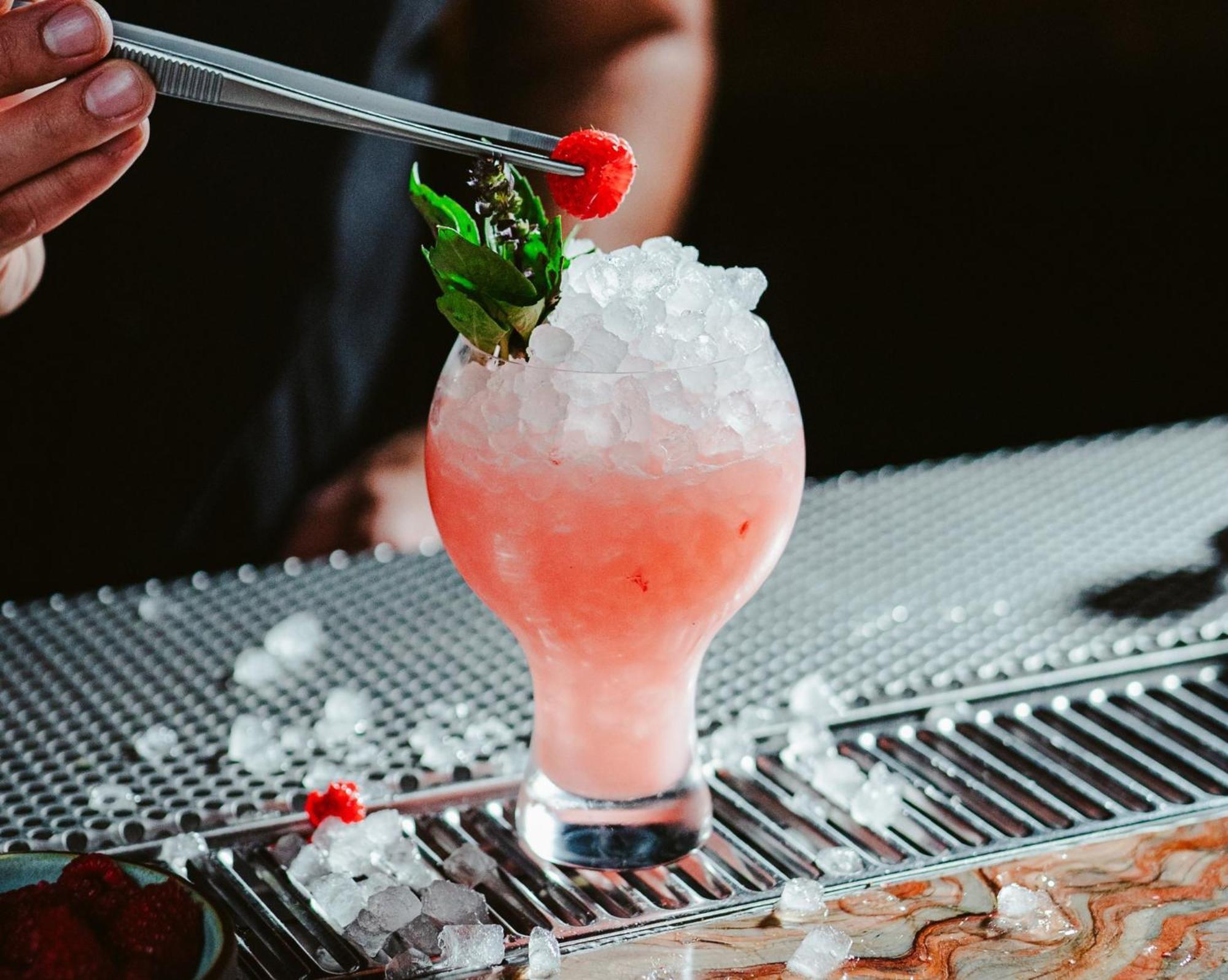 ยอร์ส ทรูลี ดีซี Hotel วอชิงตัน ภายนอก รูปภาพ A strawberry bellini