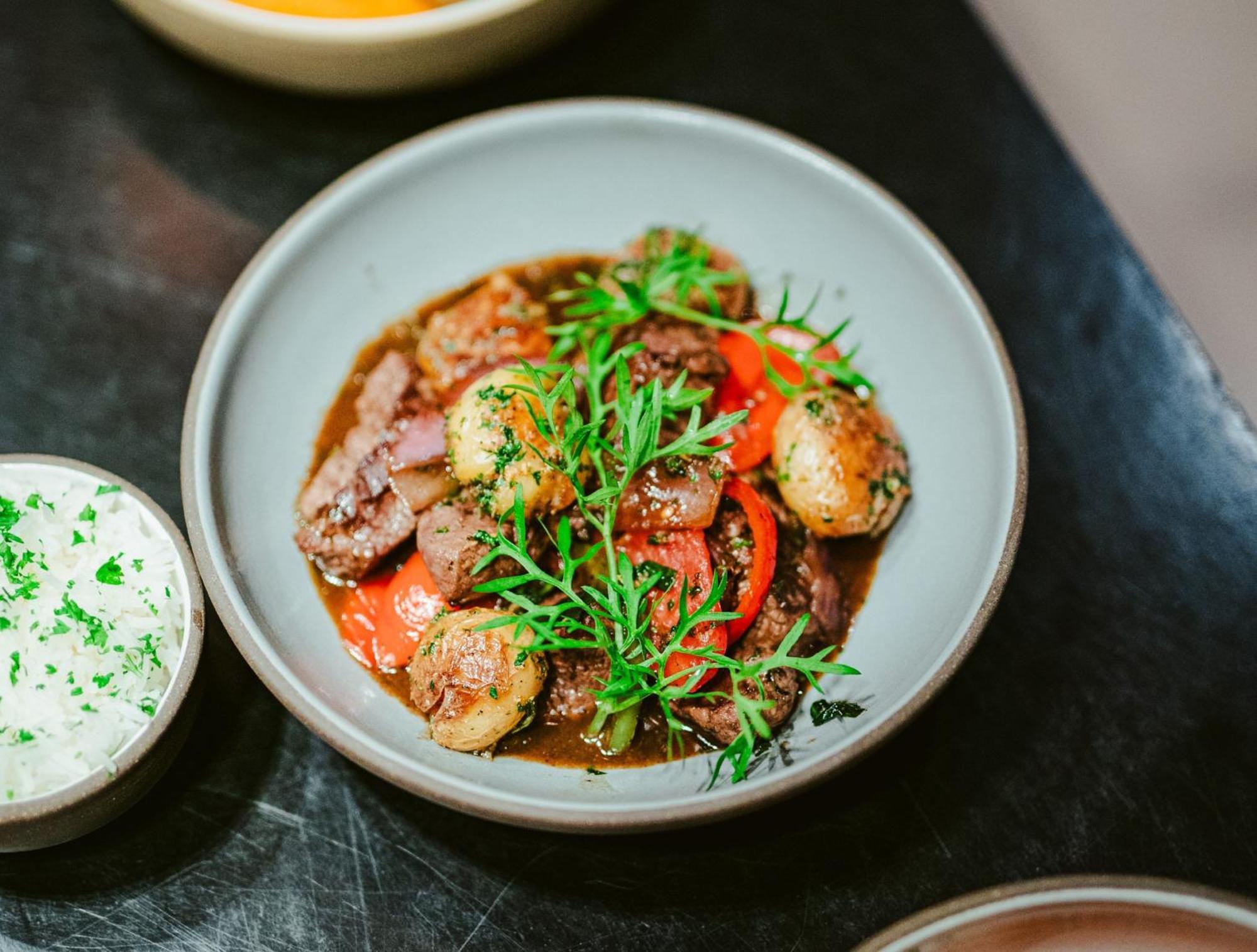 ยอร์ส ทรูลี ดีซี Hotel วอชิงตัน ภายนอก รูปภาพ A plate of chicken and potato gnocchi