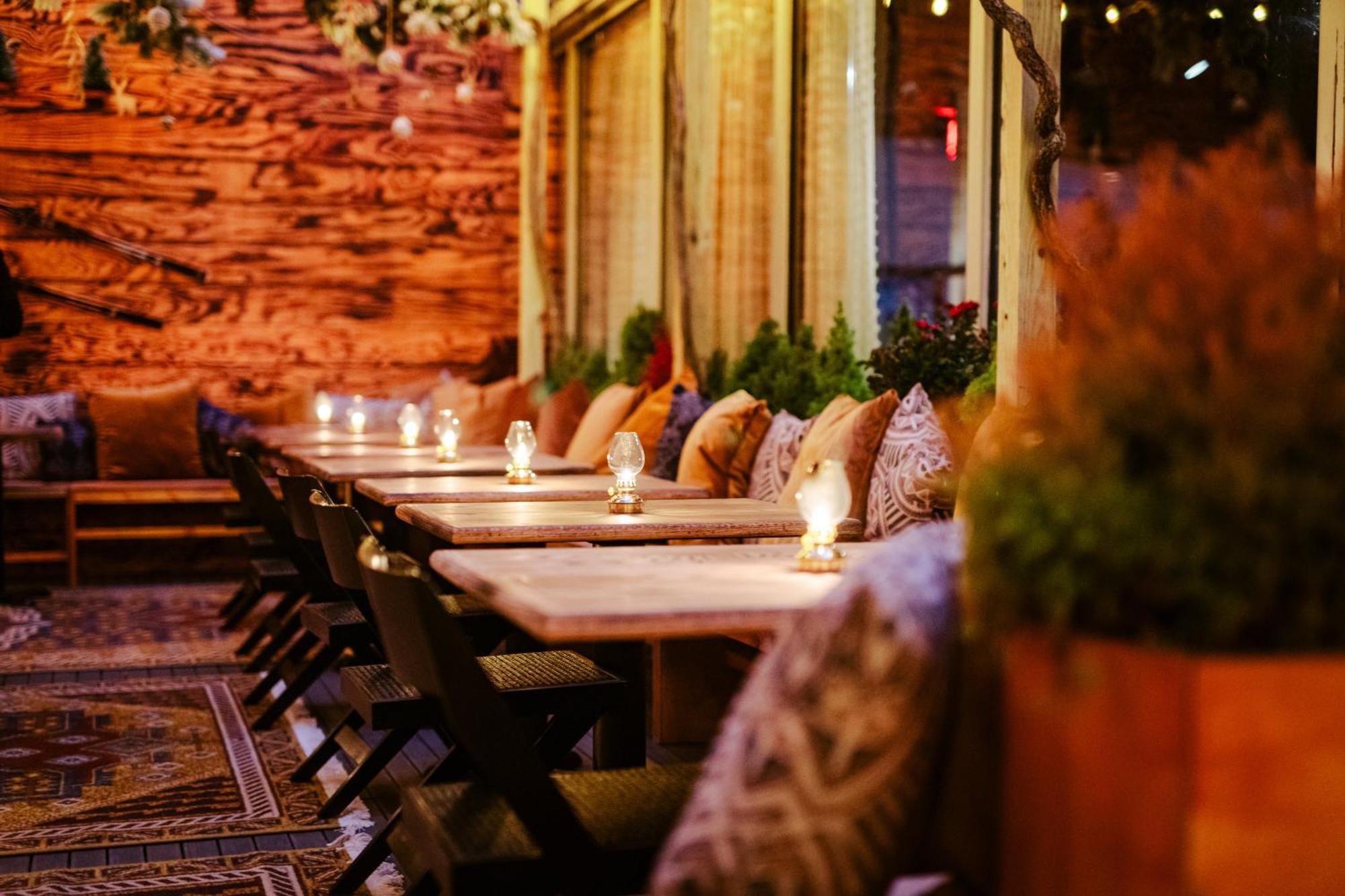 ยอร์ส ทรูลี ดีซี Hotel วอชิงตัน ภายนอก รูปภาพ The patio at the restaurant