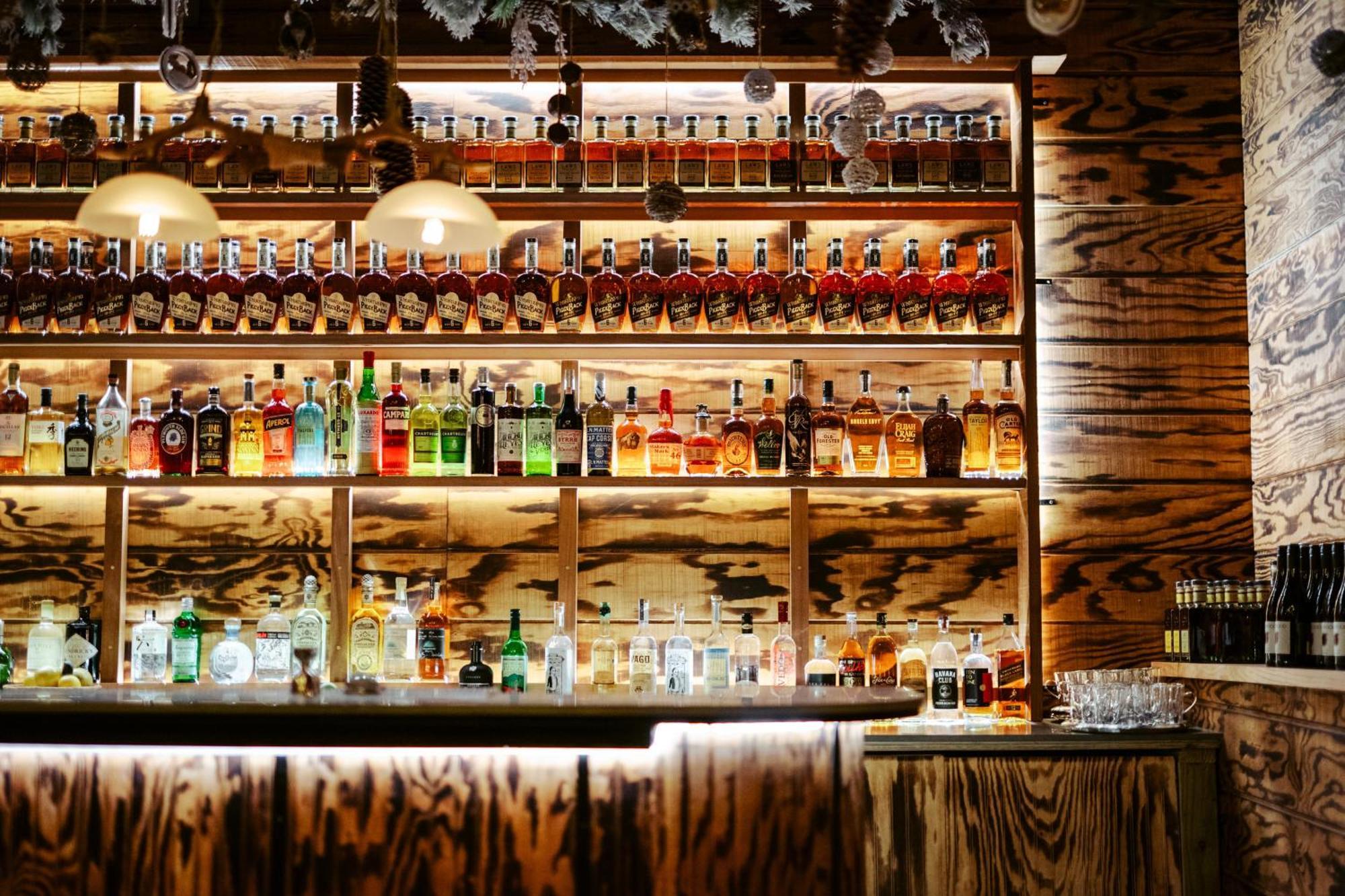 ยอร์ส ทรูลี ดีซี Hotel วอชิงตัน ภายนอก รูปภาพ A bar in a restaurant